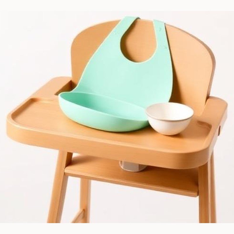 Soft Silicone Non-Spill Baby Feeding Bibs with Catcher - In use